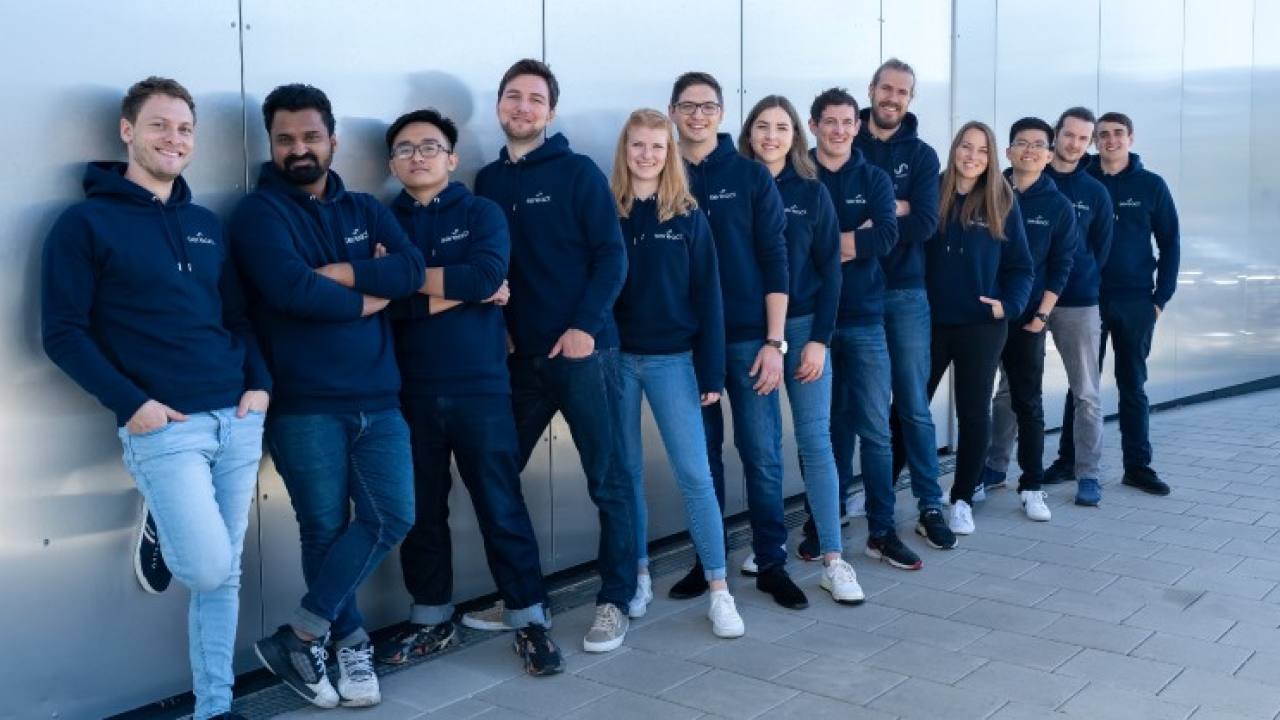 Almanya merkezli Sereact, BMW'nin robotlarına İngilizce öğretti