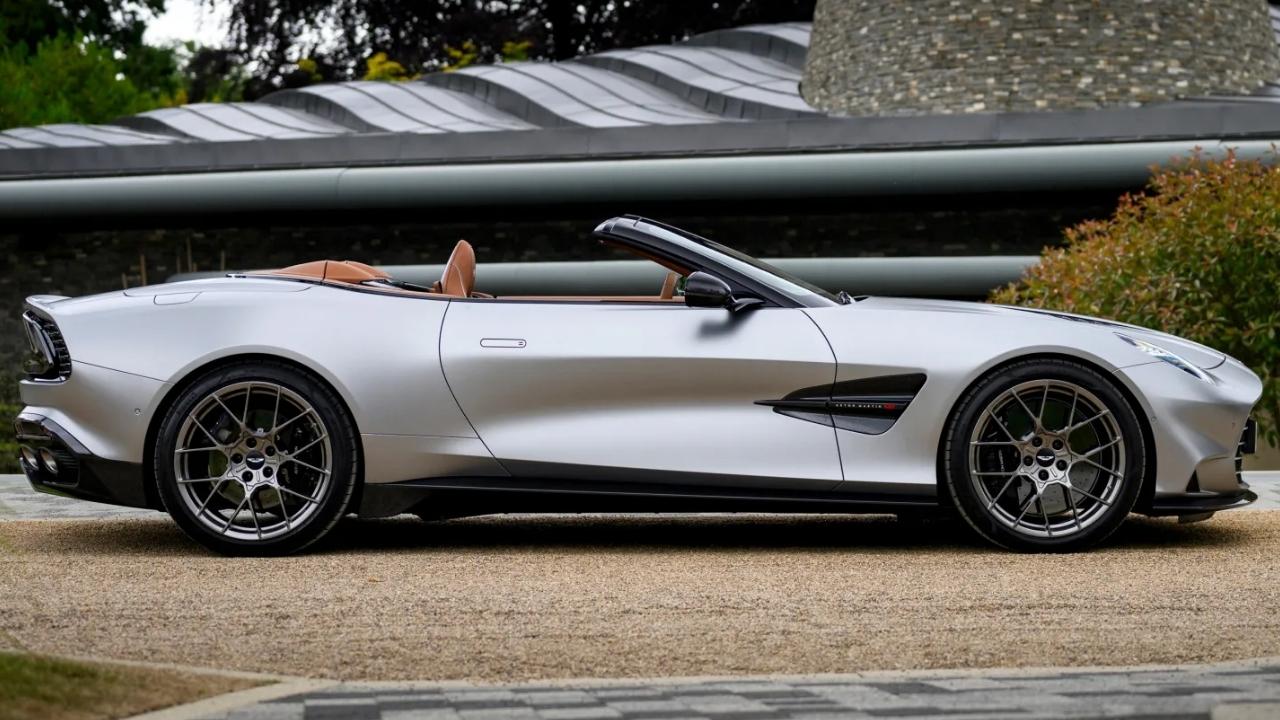 Aston Martin Vanquish Volante V12 Motoru İle Yollara Çıkıyor