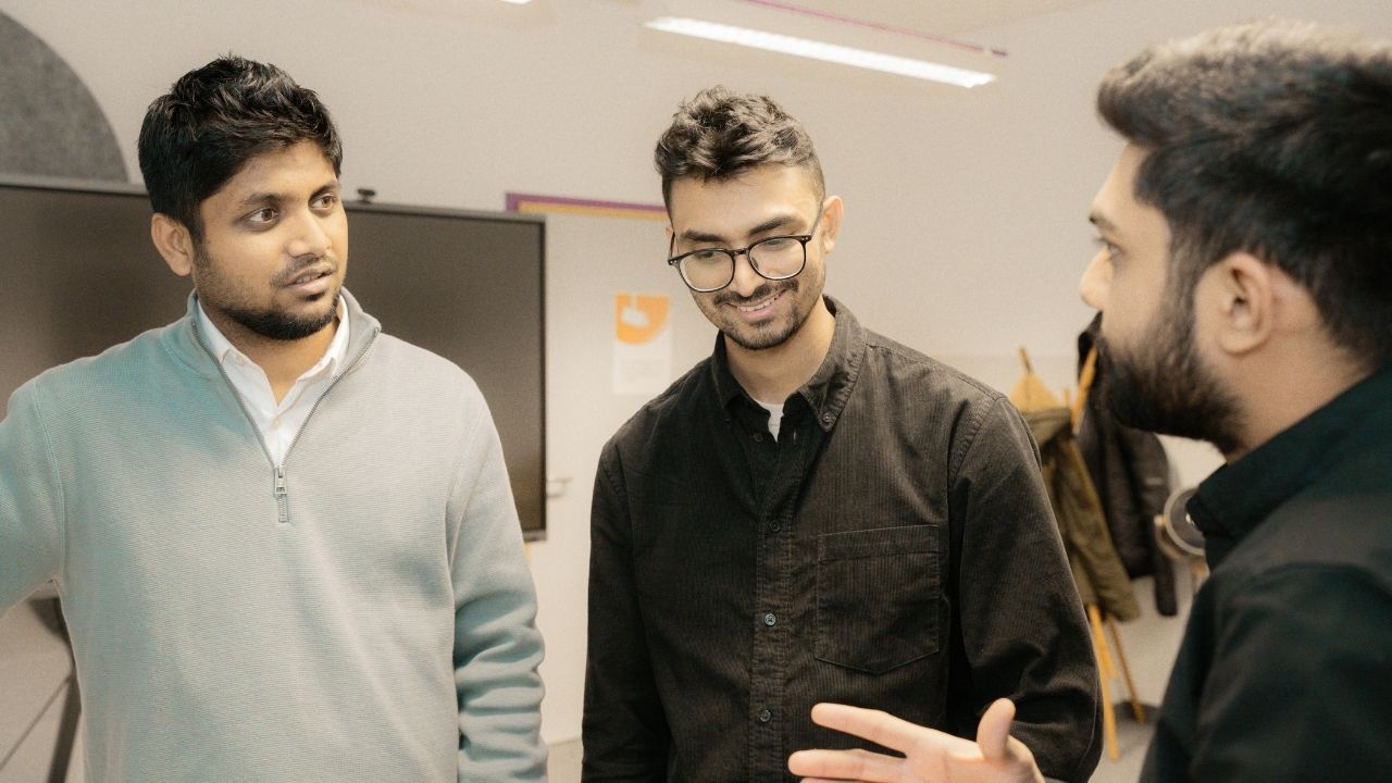 Avrupa'da Uzaktan Çalışan Startuplar için İstihdam Uyumu Rehberi