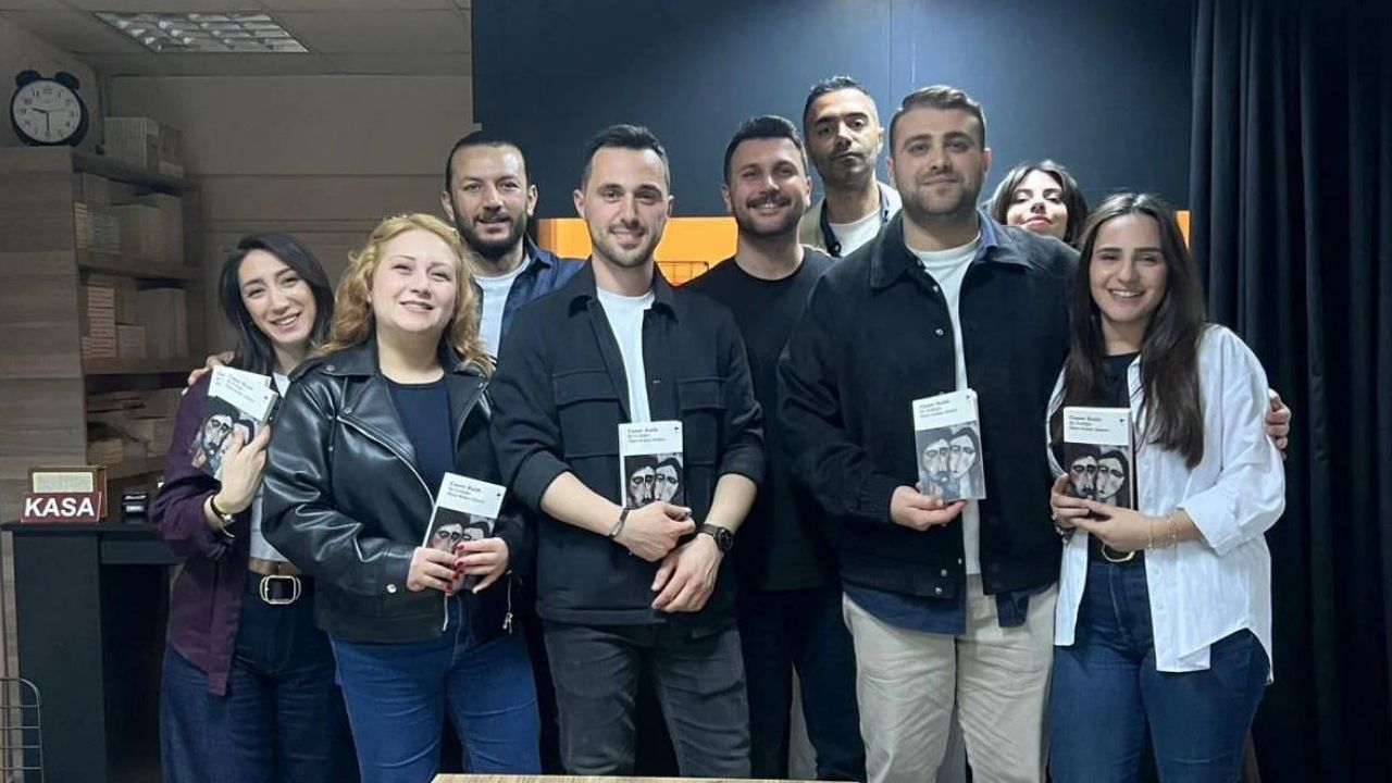 Caner Kaldı İlk Romanının İmza Gününde Okuyucularıyla Buluştu