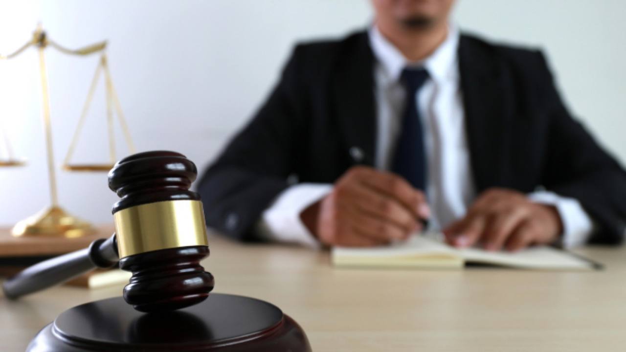 Hukuk Firmalarının Rekabetçi Pazarlar İçinde Çevrimiçi Otorite Oluşturma Yöntemleri