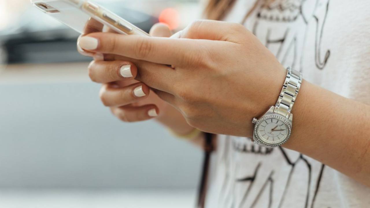 İsveç’ten ebeveynlere yeni dijital rehber: Evde akıllı telefonları sınırlandırın